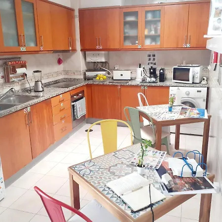 - It's There Проживание в семье Авейру